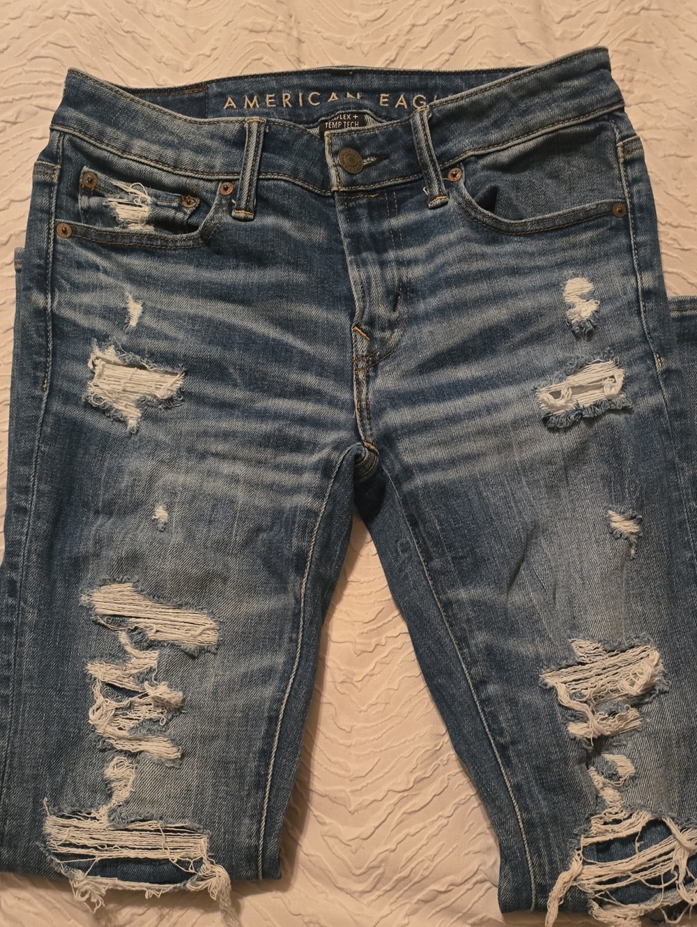 American Eagle Outfitters Distressed Light Blue Cropped Jeans